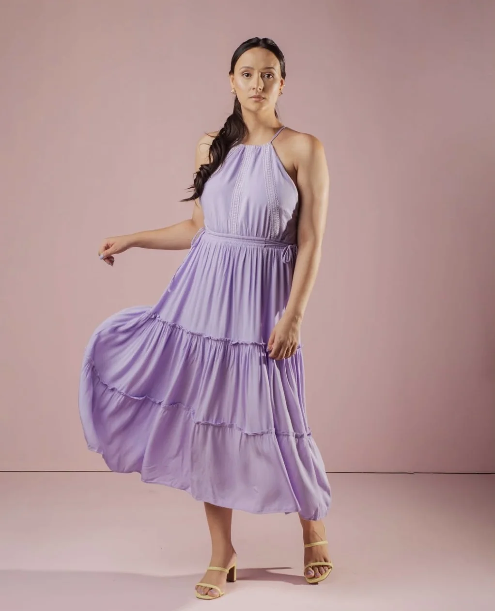 Vestido Camila na cor Lavanda, fotografia original da peça